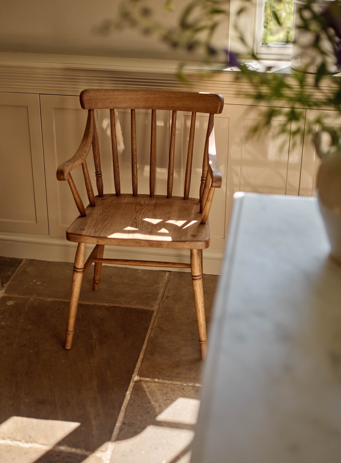 Turner Oak Carver Chair – Rowen Wren