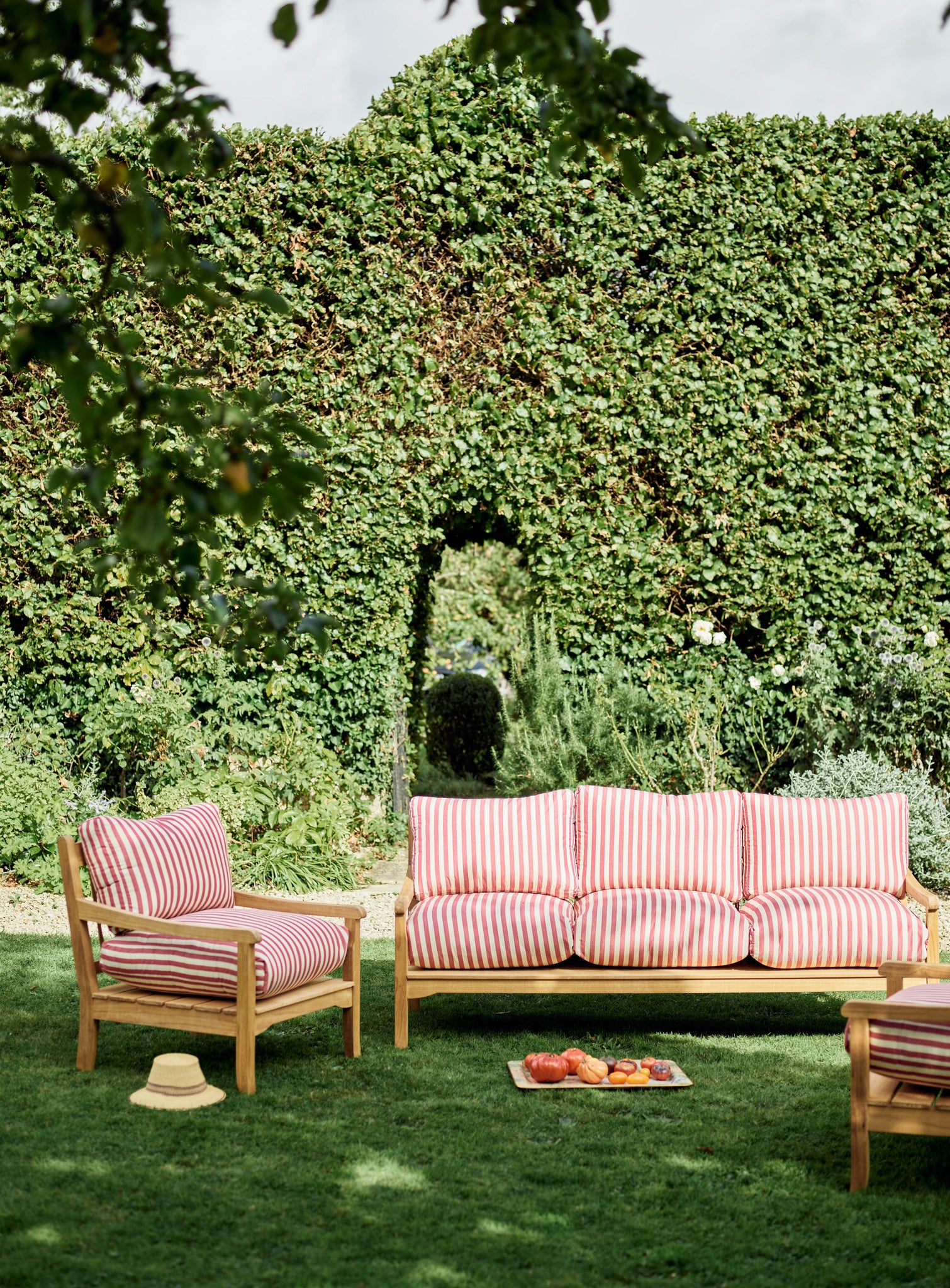 Emerson Garden Sofa, Fine Red Awning Stripe