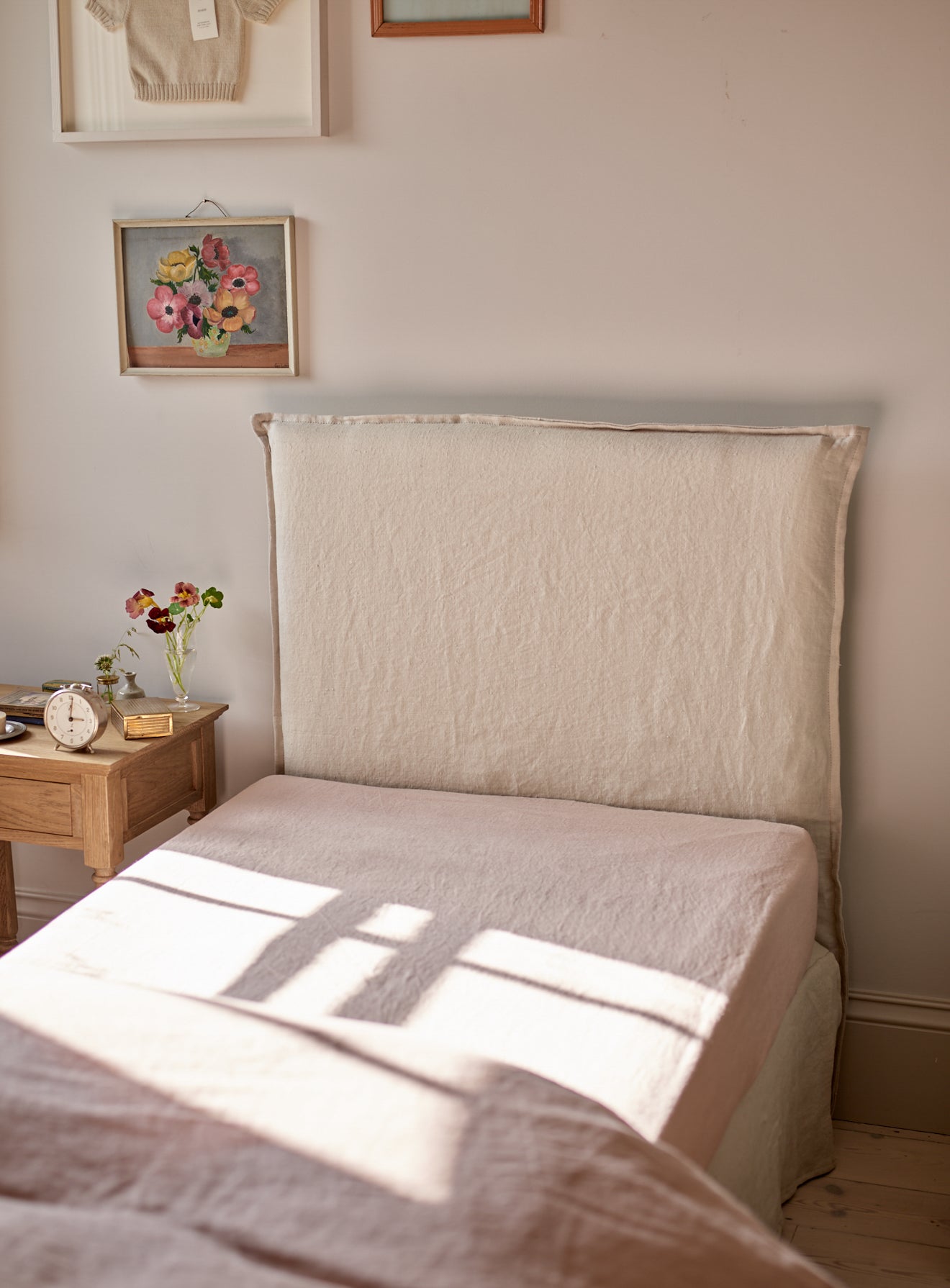 Mila Bed, Natural Linen