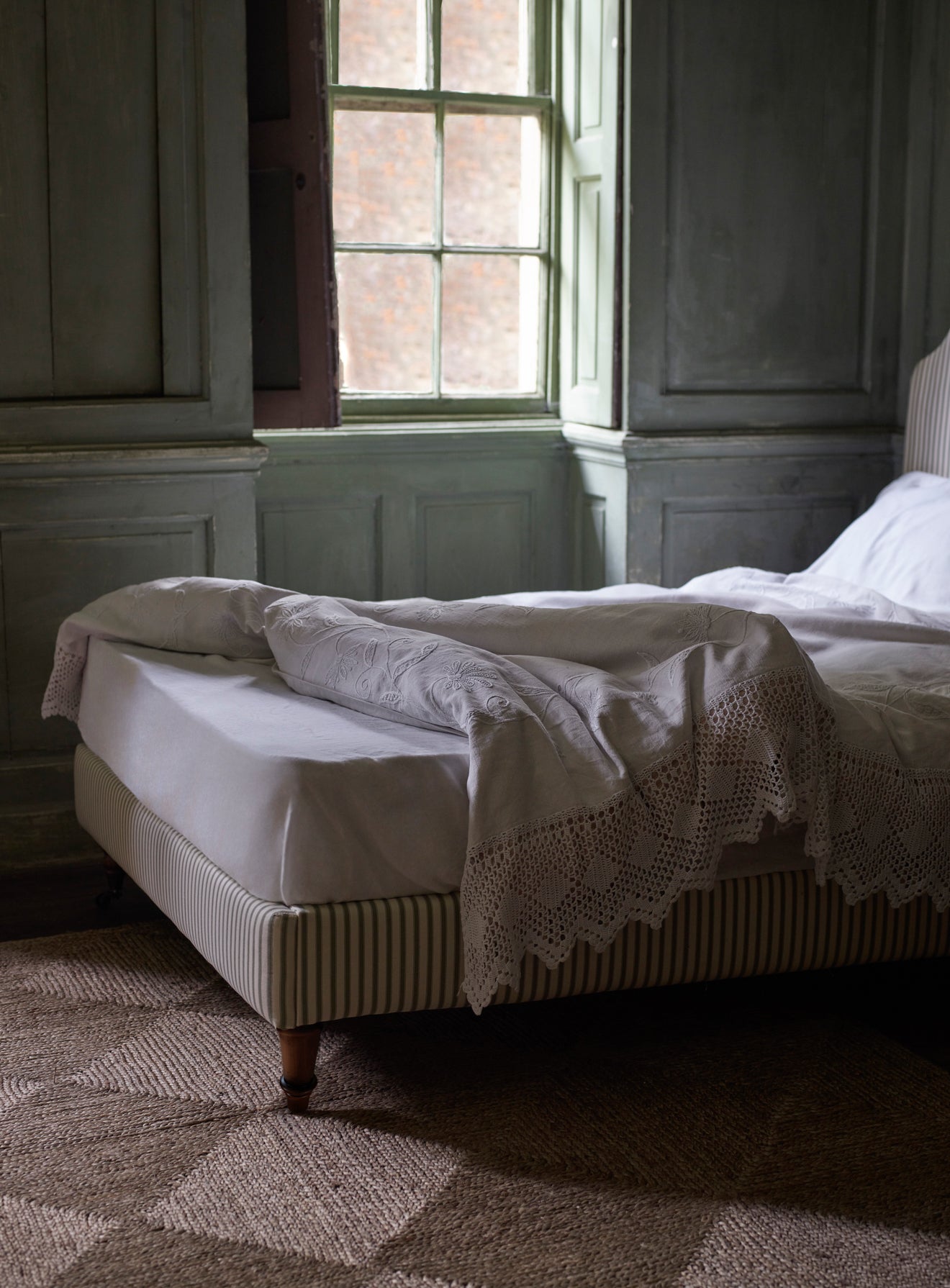 Sloane Bed, Sage Stripe