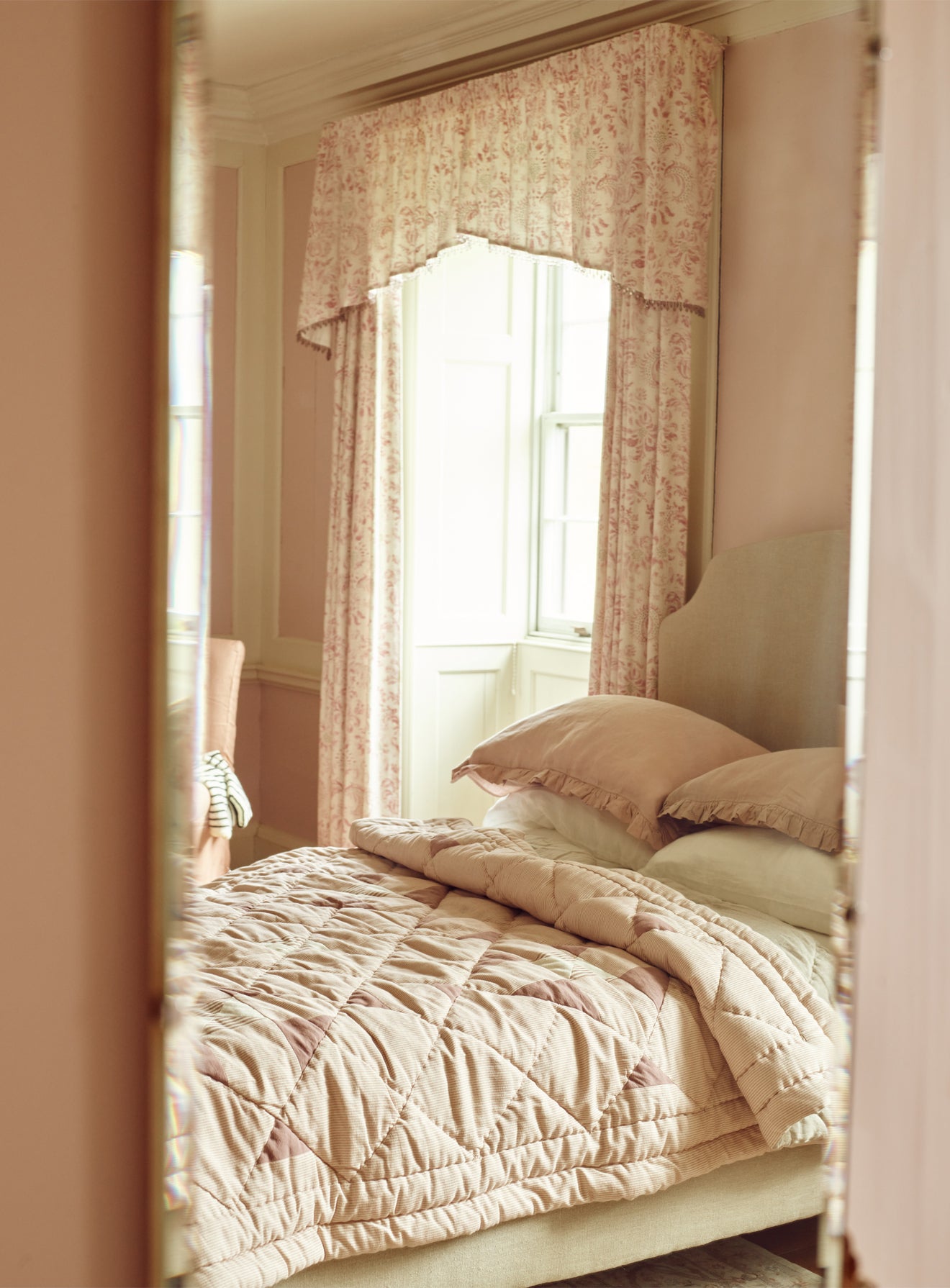 Sloane Bed, Grey Linen