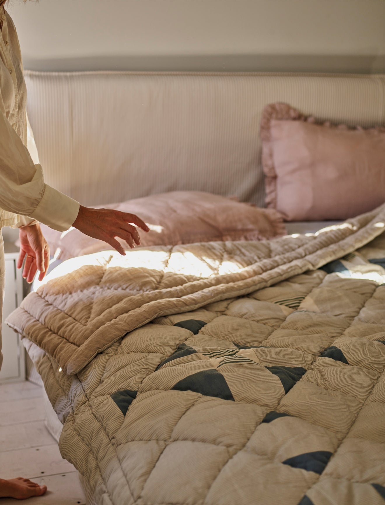 Mila Bed, Heritage Green Stripe