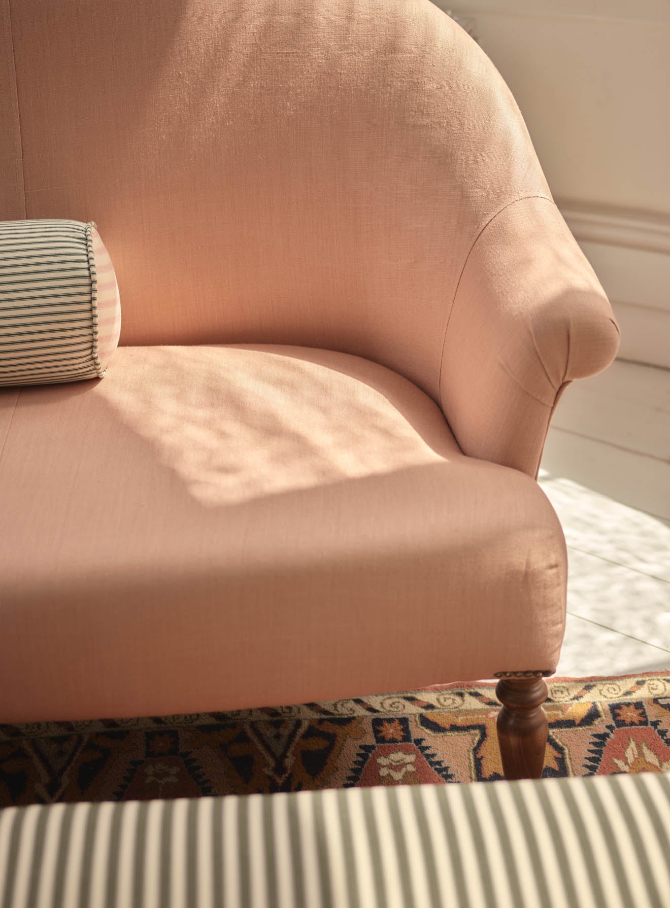 Clandon Sofa, Plaster Pink Linen