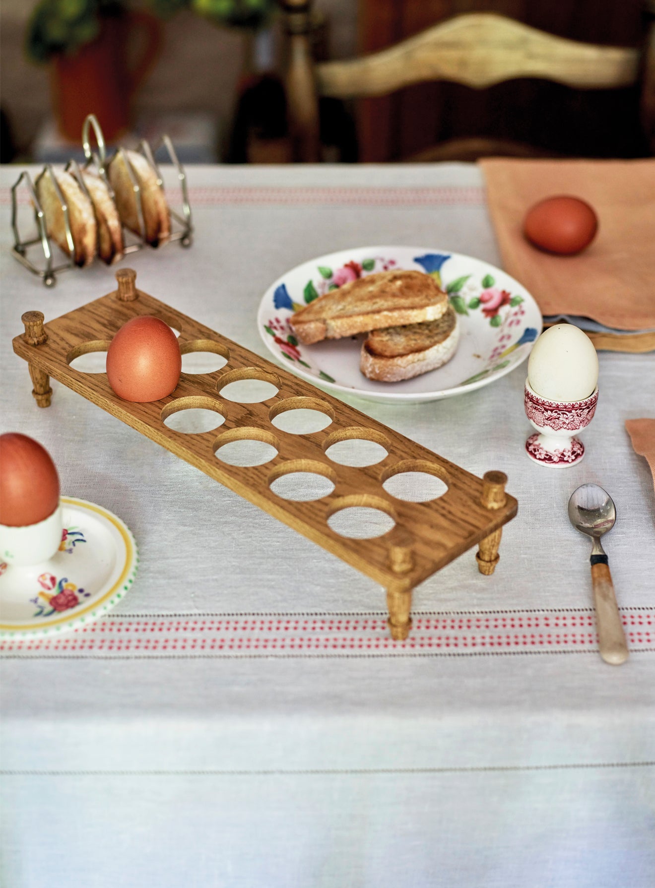 Rowen & Wren Benedict Oak Egg Rack