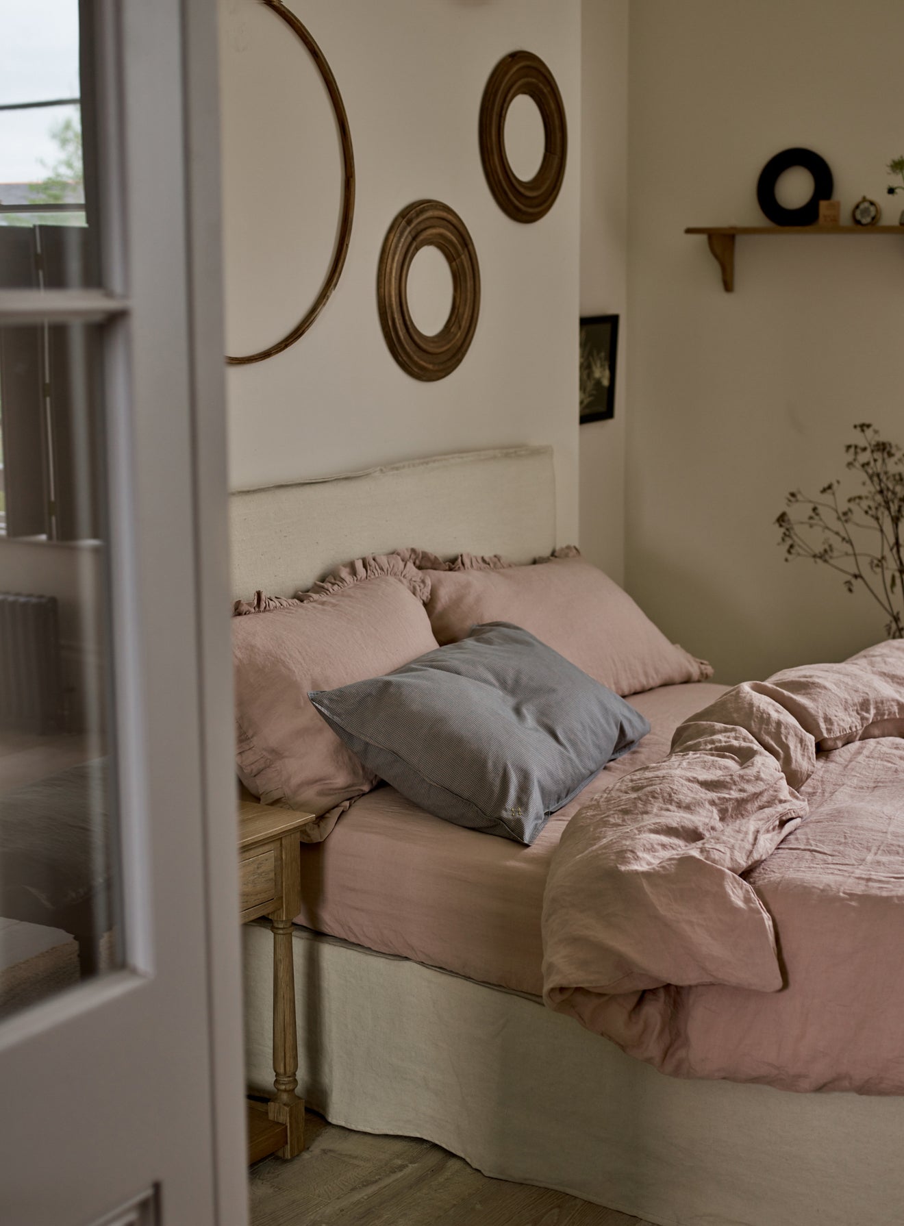 Mila Bed, Soft Sage Cotton