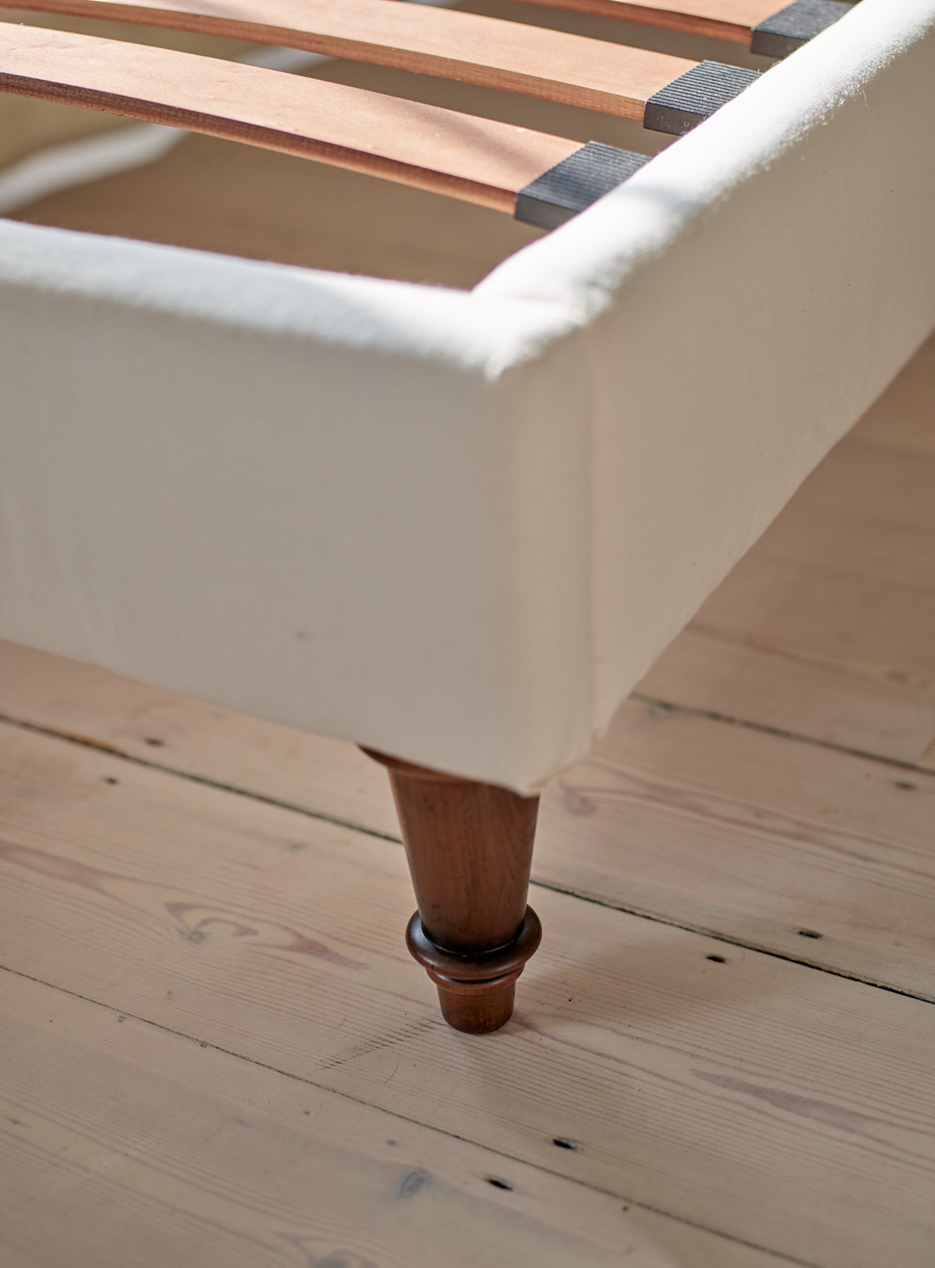 Mila Bed, Soft Sage Cotton