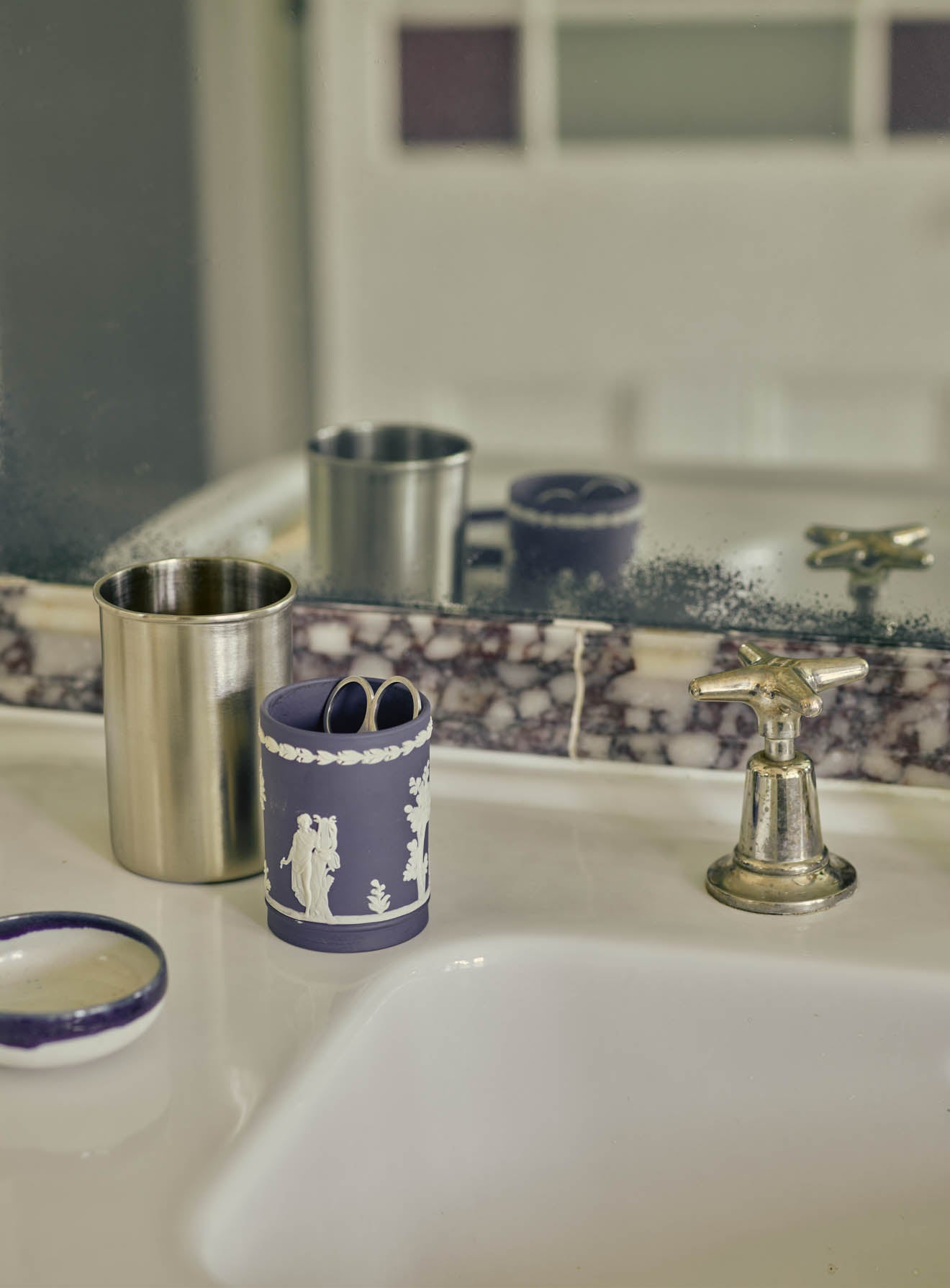 Bilton Toothbrush Holder in Matt Nickel