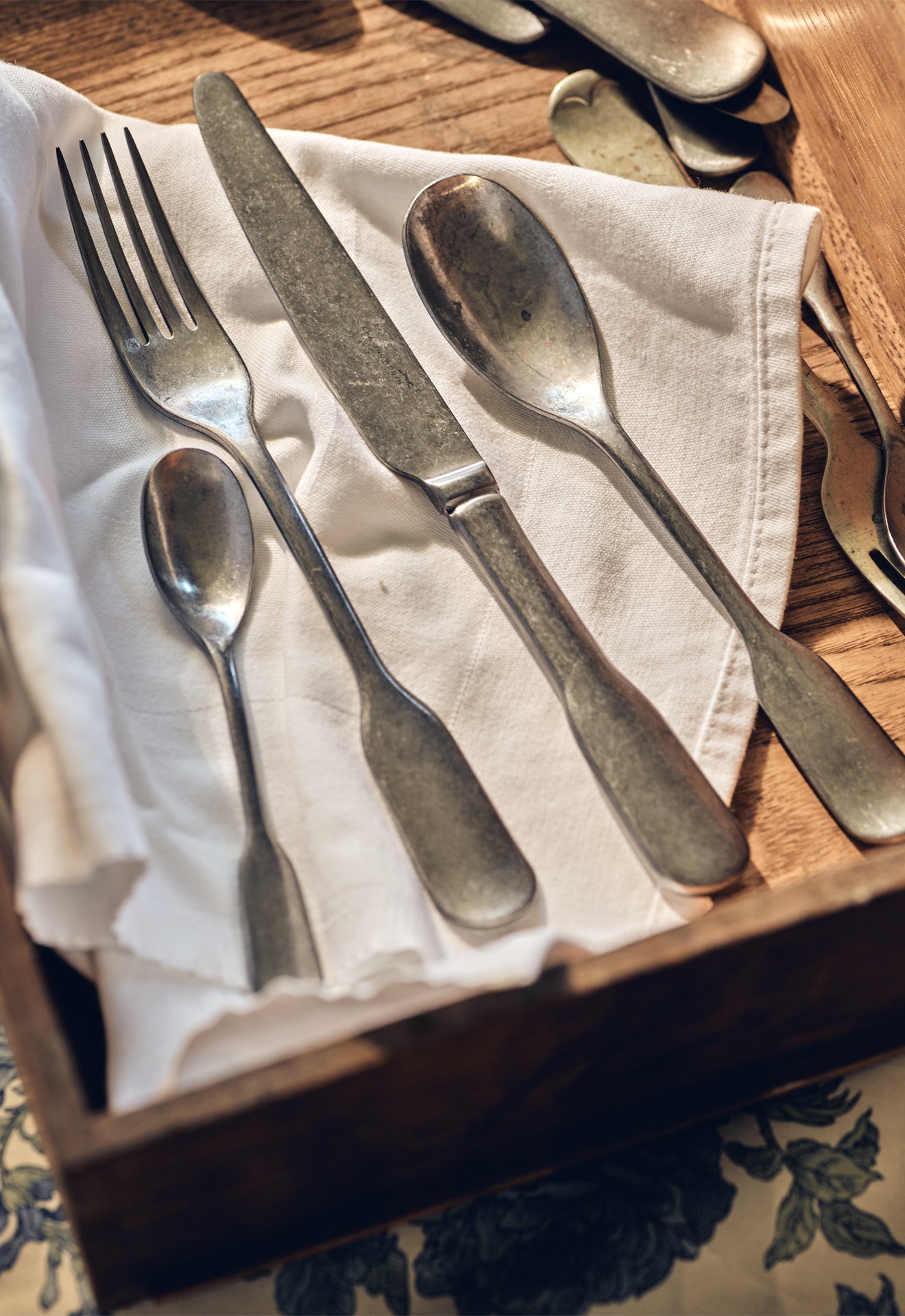 Vintage Satin Cutlery 42 Piece Set