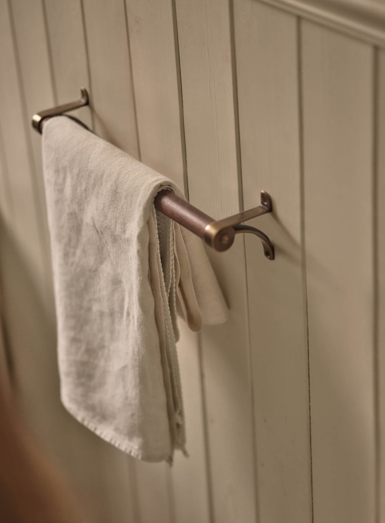 Wilbur Hand Towel Rail | Mango Wood and Brass | Rowen & Wren