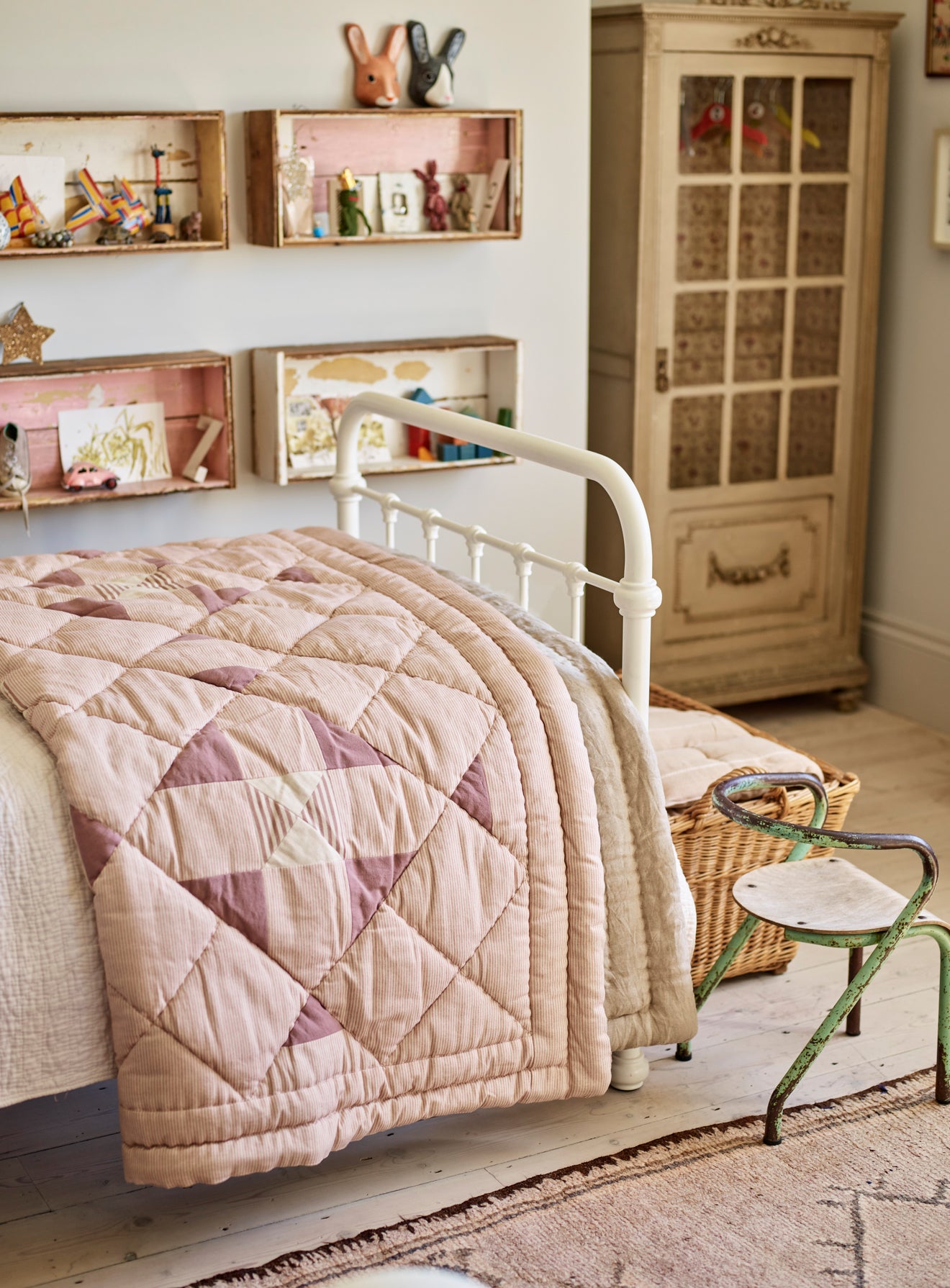 Lillie Cotton Patchwork Quilt, Blush Pink